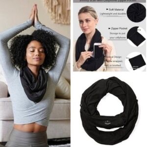 NWOT Beyong Yoga Infinity Scarf with Hidden Zipper Cellphone Pocket black OS
